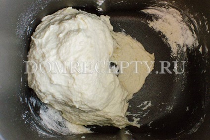 Pizza Margarita inkrementális klasszikus recept fényképpel (pizza Margarita recept) Pizza Margarita inkrementális klasszikus recept egy fotó