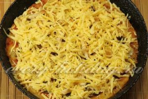 Pizza csirkével, gombával, sajttal recept (sajt) Pizza csirkével, gombával, sajttal recept