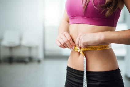 A csík a felső sajtó új fitness trendet (sajtó) A csík a felső sajtó új fitness trendet