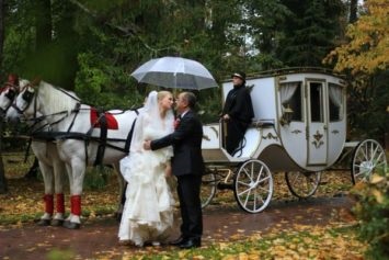 Kölcsönzése és bérbeadása kocsik és lovaskocsik az esküvői (a kocsi lovak, lovas kocsi, hogy az esküvő könyv bérleti szerződés) Kölcsönzése és bérbeadása kocsik és lovaskocsik esküvőre