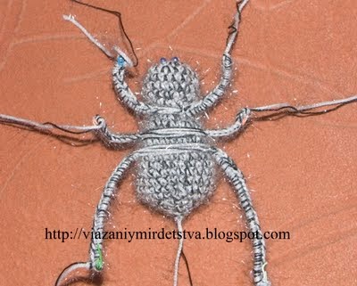 Egyszerű és pókháló Amigurumi horog (Amigurumi) Egyszerű web pók Amigurumi horgolt