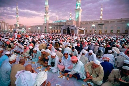 Ramadan 2017 elején és a hónap végéig (hónap) Ramadan 2017 elején és a hónap végén