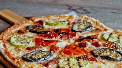 Receptek a kész pizza tészta (tészta) pizza recept a tésztához
