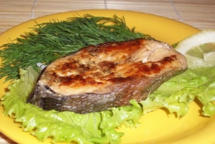 Fish kék harcsa - főzés receptek a sütőben fóliával fényképpel (harcsa hal receptek) Fish kék harcsa - főzés recepteket a kemencében fólia fotó