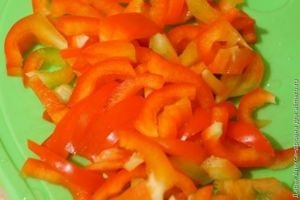 Saláta csirkével és sárgarépát koreai