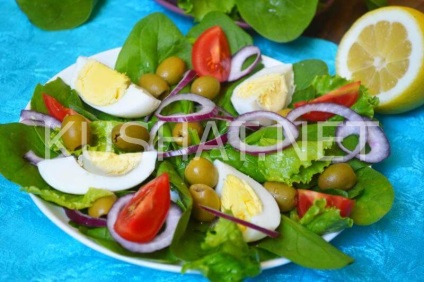 Saláta spenót, paradicsom és a tojás
