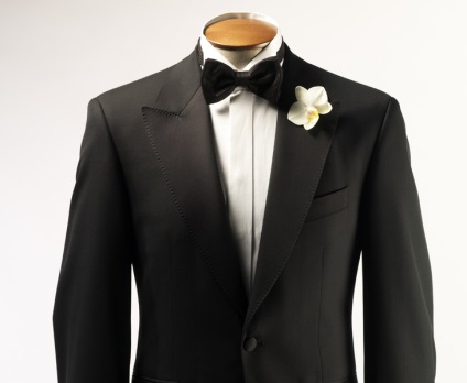 Tuxedo szabott, a költségek így az esküvő egy szmoking Richard Hampton (esküvő) Tuxedo szabott, a költségek így az esküvő egy szmoking Richard Hampton