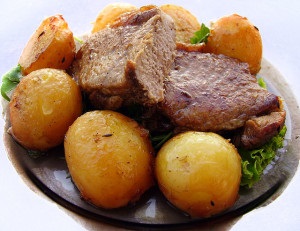 Steak krumpli egy kemencében termékek és főzési szekvenciát