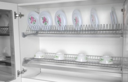 Szárító szárító szekrény ételek, hogyan kell telepíteni a falat a konyhában posudosushilku