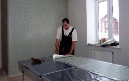 Textil tapéta ragasztás technológia, különösen a textilápoló bevonat (ragasztás szövet tapéta) Textil tapéta ragasztási technológia, különösen érdekel huzat