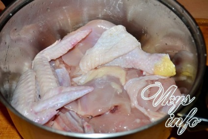 Párolt csirke aszalt szilva és aszalt sárgabarack recept egy fotó