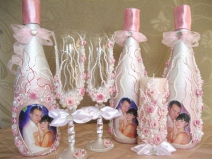 Díszítsük egy üveg pezsgőt az esküvőre saját kezűleg - a népszerű tervezési lehetőségek