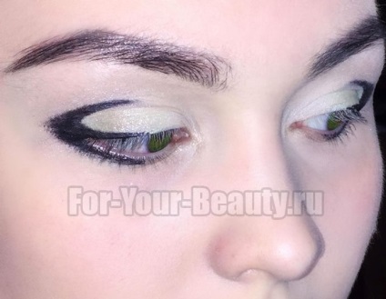 Esti smink zöld fénysorompót 10 fokozatosan (esti) Este make-up zöld szemek 10 fotó szakaszokban