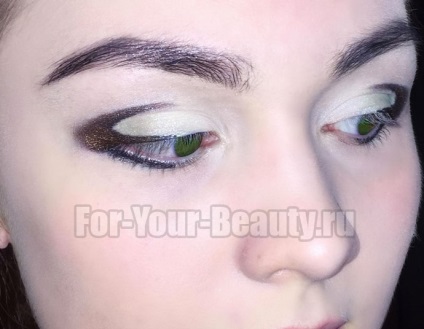 Esti smink zöld fénysorompót 10 fokozatosan (fotó) Este make-up zöld szemek 10 fotó szakaszokban