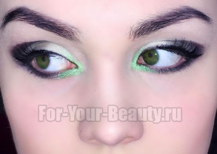 Esti smink zöld fénysorompót 10 fokozatosan (szem) Este make-up zöld szemek 10 fotó szakaszokban