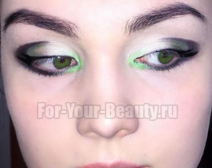 Esti smink zöld fénysorompót 10 fokozatosan (fotó) Este make-up zöld szemek 10 fotó szakaszokban