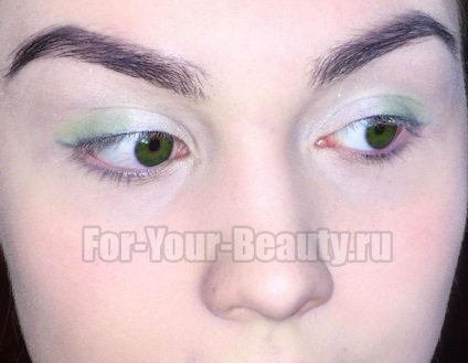 Esti smink zöld fénysorompót 10 fokozatosan (esti) Este make-up zöld szemek 10 fotó szakaszokban