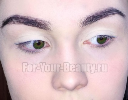 Esti smink zöld fénysorompót 10 fokozatosan (smink) Este make-up zöld szemek 10 fotó szakaszokban
