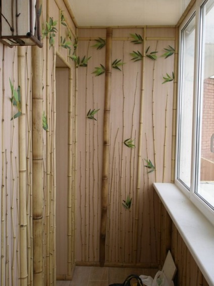 Belső kárpitozás erkélyek és loggiák bambusz a kezüket (fotó)