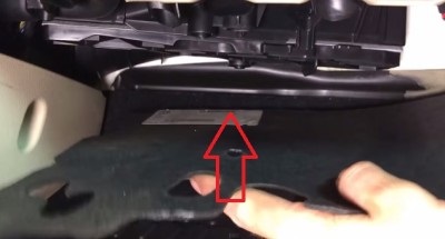 Cseréje kabin szűrő Volkswagen Tiguan (csere) Cseréje a fülke szűrő Volkswagen Tiguan