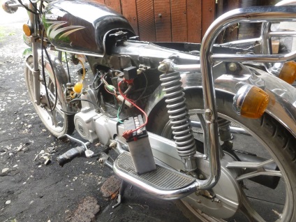 A légszűrő cseréje a kínai moped (tuning) A légszűrő cseréje a kínai moped