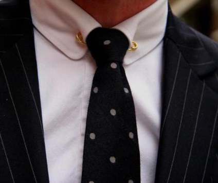 Arany pin nyakkendő tartozék vagy szükségszerűség (szükségesség) Arany nyakkendő tűs kiegészítő vagy szükségszerűség