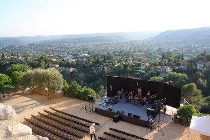 10 dolog, hogy a Cote d'Azur (égszínkék) 10 dolog, hogy a Cote d'Azur
