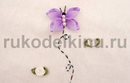 Pillangók a törülközőt (egy pillangó a törülközőt. Hímzések szalagok ötlet.) Pillangók a törülközőt