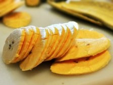 Banán chips, házi burgonya chips a kemencében (banán chips) Banán chips, házi burgonya chips a sütőben