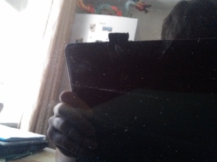 Karcolások a laptop képernyőjén (karcolások) Karcolások a laptop képernyőjén