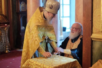 Tisztviselők az ortodox egyház emelkedő hierarchia (templom) emelkedő soraiban a hierarchiában az ortodox egyház