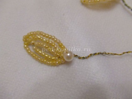 Virágok egy kosár gyöngyök (beads kezeddel) Virágok a gyöngyöket egy kosárban