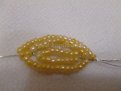Virágok egy kosár gyöngyök (beads kezeddel) Virágok a gyöngyöket egy kosárban
