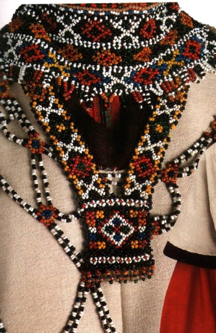 Lány ruha - Shushkov gyöngyös mintás és egy hímzett öv