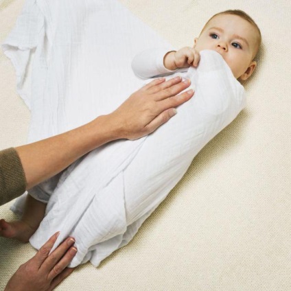 Akár milyen korú gyermekek swaddled (a) Akár milyen korú gyermekek swaddled