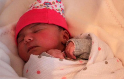 Akár milyen korú gyermekek swaddled (pelenka) Akár milyen korú gyermekek swaddled