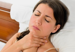 Гіркота в горлі причини її появи вранці, вночі або після їжі