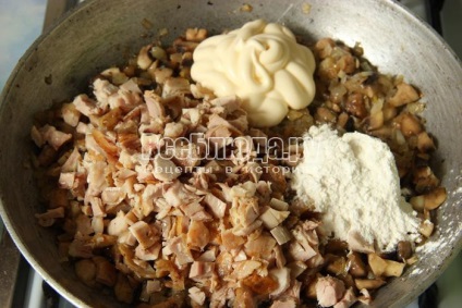 Gomba julienne grillezett csirke és majonéz recept fotó, minden étkezés