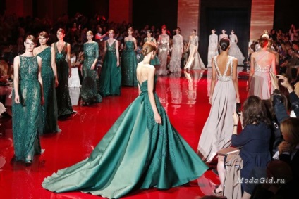 History of Fashion Week divatbemutatók és a divat története a kialakulását és fejlődését