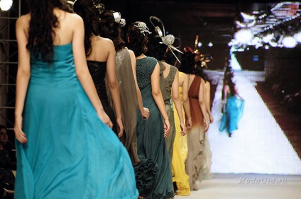 History of Fashion Week divatbemutatók és a divat története a kialakulását és fejlődését (hét haute couture Párizs) History of Fashion Week divatbemutatók és a divat története a kialakulását és fejlődését