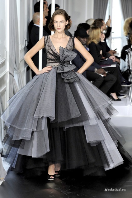 History of Fashion Week divatbemutatók és a divat története a kialakulását és fejlődését (divat) History of Fashion Week divatbemutatók és a divat története a kialakulását és fejlődését