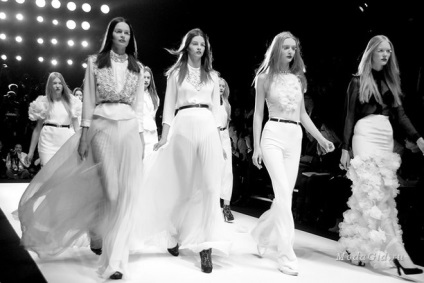History of Fashion Week divatbemutatók és a divat története a kialakulását és fejlődését a (stílus) History of Fashion Week divatbemutatók és a divat története a kialakulását és fejlődését