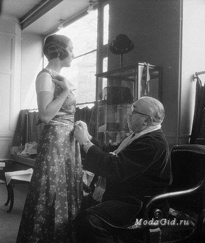 History of Fashion Week divatbemutatók és a divat története a kialakulását és fejlődését (divat) History of Fashion Week divatbemutatók és a divat története a kialakulását és fejlődését