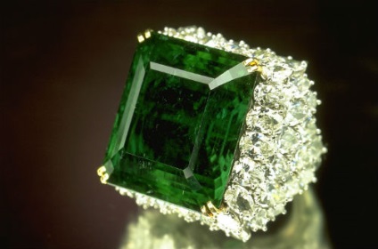 Emerald esküvő - hány éves és mit ad