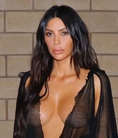 Hogyan néz ki Kim Kardashian nélkül photoshop művész szépség hírek