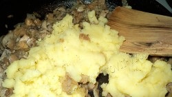 Főzni egy zsemle sült krumplival