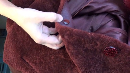 Hogyan kell varrni egy gombot kabát