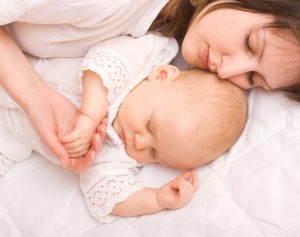 Hogyan kell tanítani a gyermeket, hogy aludni anélkül, hogy megváltoztatná a legjobb időt az elválasztás a gyermek és ajánlások listája