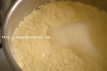Hogyan készítsünk házi sajt, egyszerű receptek