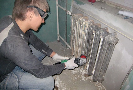 Hogyan lehet eltávolítani a régi festéket a radiátor teljesen eltávolítani bevonat maradékok